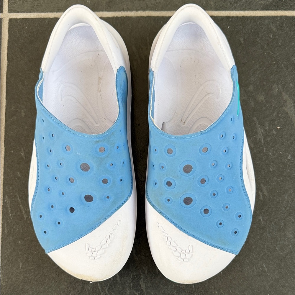 Nike Aqua Swoosh Kids Blue and White Slip-On Sandals